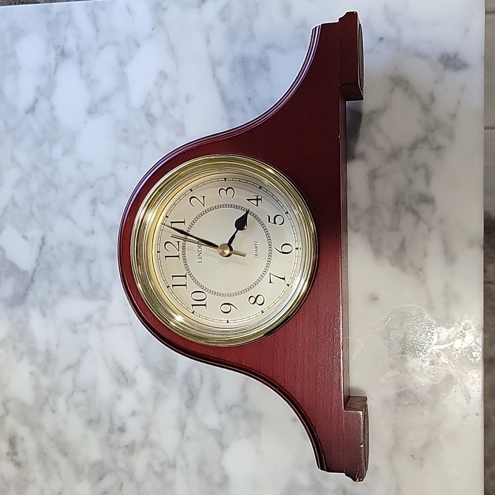 Linden Classic Comtemporary Mantle Clock